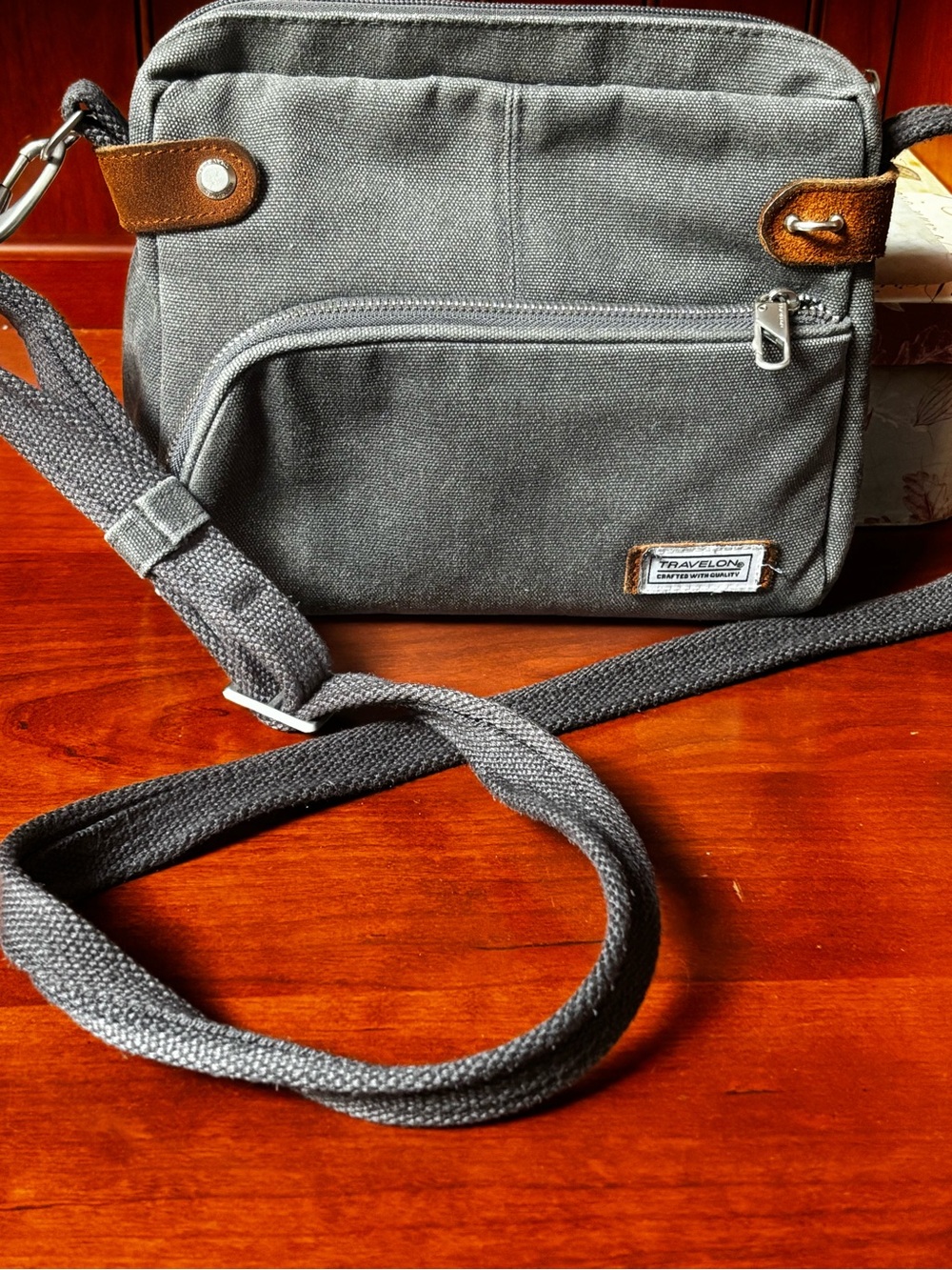 Travelon Anti-Theft Heritage Crossbody Bag in grey